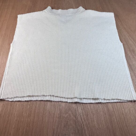 Sugar + Lips Cream Knit Sleeveless Sweater Vest M Ribbed V-Neck Cut Hem - Picture 2 of 3